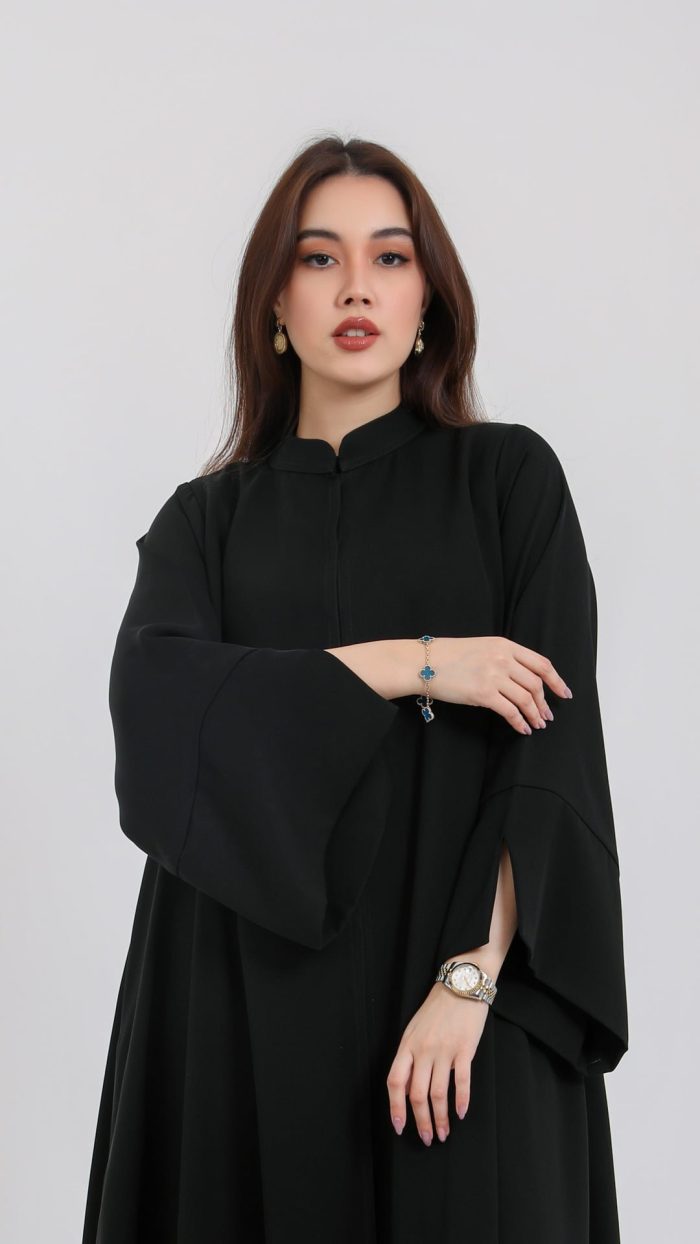 ⁦G5 كلوش ساده بقصة ناعمه علي الأكمام⁩ - الصورة ⁦2⁩